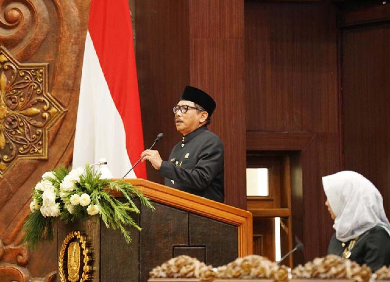 Khofifah Sebut Ekonomi Jatim Tumbuh 5,84%, DPRD Singgung soal  Pemerataan!